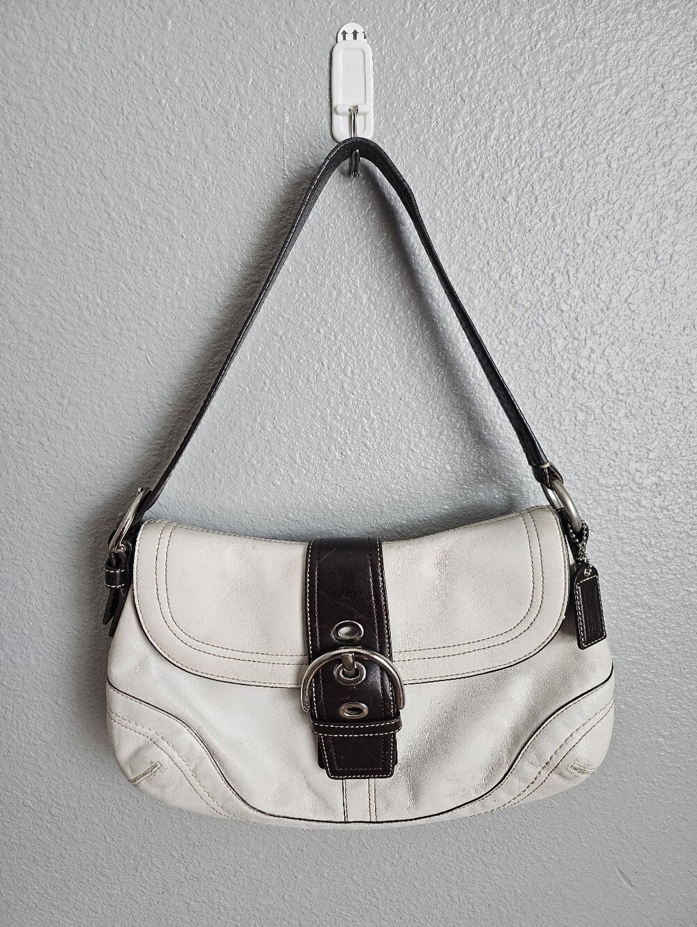 Soho Coach Bag White Shoulder Bag with Dark Brown Trim - Elegant Buckle Accent